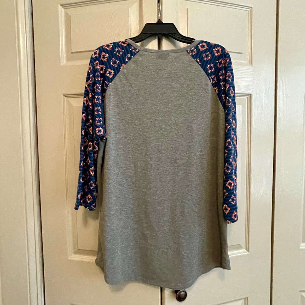 LuLaRoe Randy Tee Grey Body with Blue and Pink Printed Sleeve - Picture 7 of 8